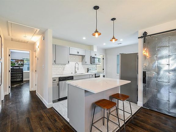 3rd image of 2714 El Tivoli Dr