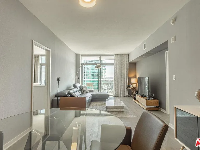 13700 Marina Pointe Dr #1431 — Photo 23