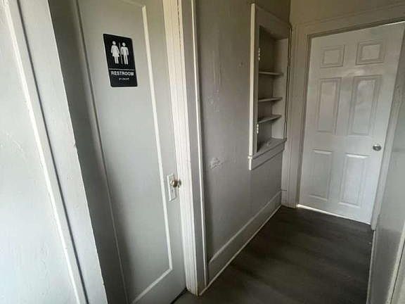 2nd image of 139 1/2 S Lowry St
