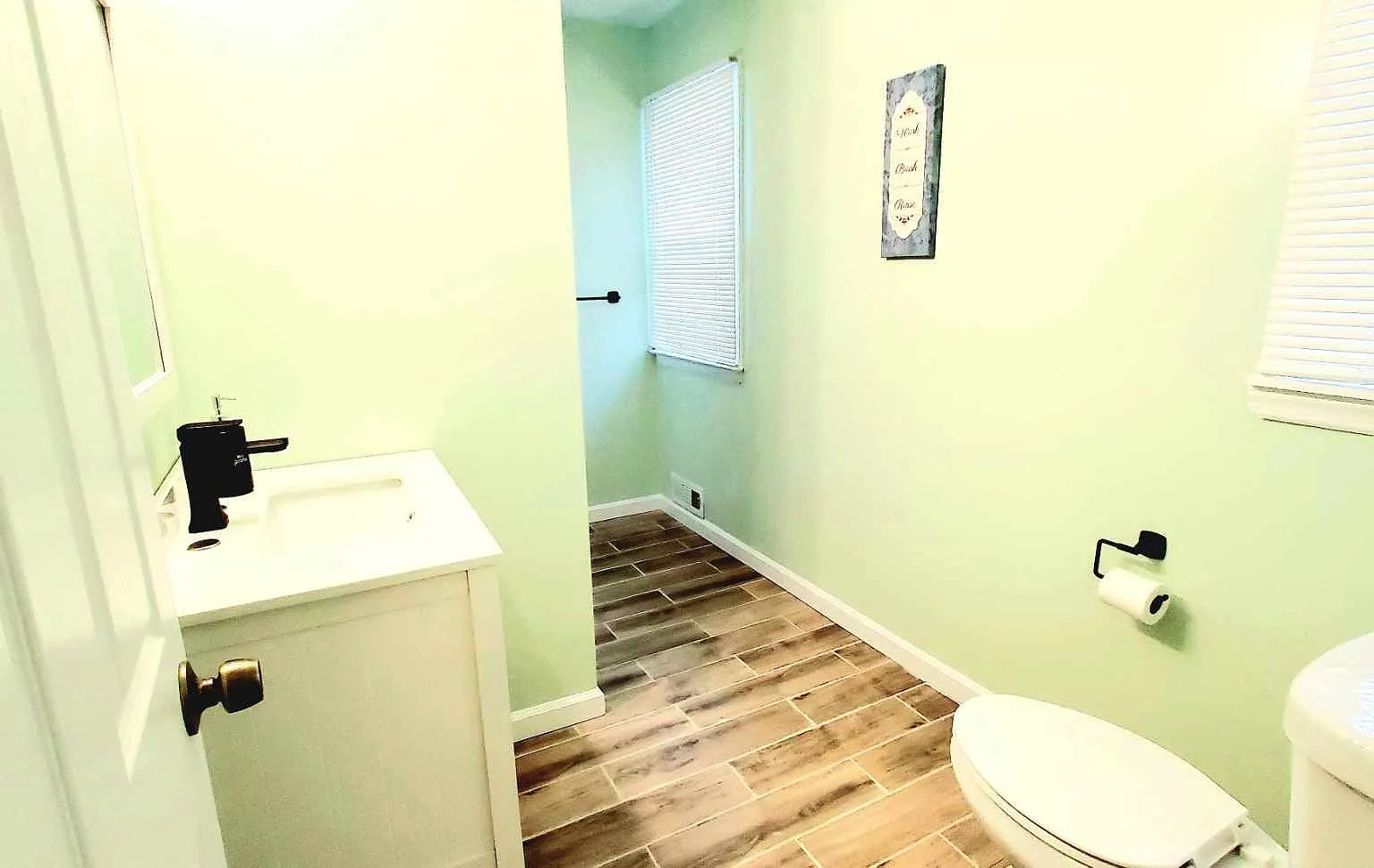 4 bed, 2.0 bath, 1700 sqft, $3,200 — Photo 3