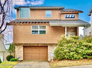 32 Walden Ave, Staten Island, NY 10306
