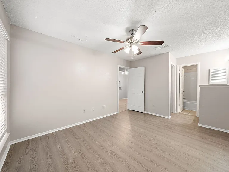 411 Greenlawn Blvd — Photo 21