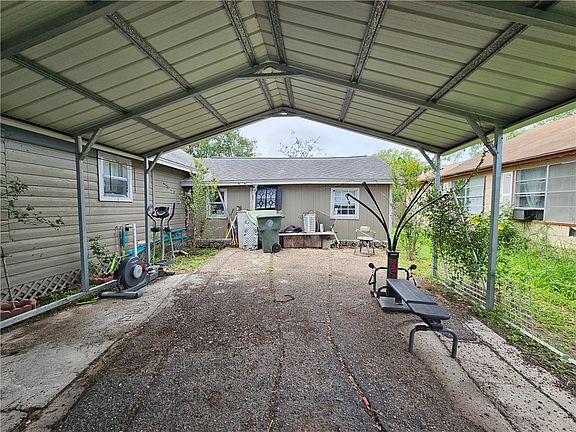 3rd image of 738 W 1st St