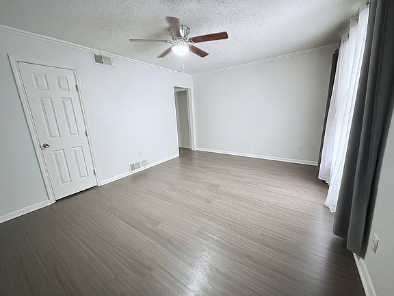 3rd image of 1706 Martin Luther Dr