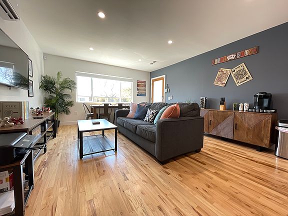 3rd image of 901 N Garfield St #9