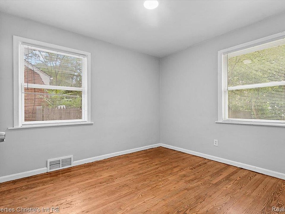 20220 Glastonbury Rd, photo 13