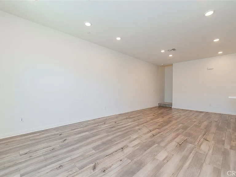 3977 E Huntington St — Photo 3