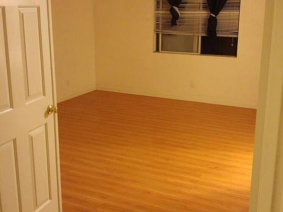 4th image of 7525 Ivy Ave