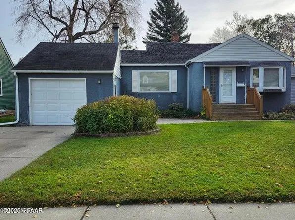 1517 Cottonwood St, Grand Forks, ND 58201