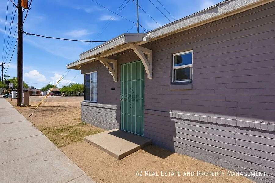 Phoenix Hot Spot $500 deposit + First month FREE on a 13 month lease!! — Photo 3