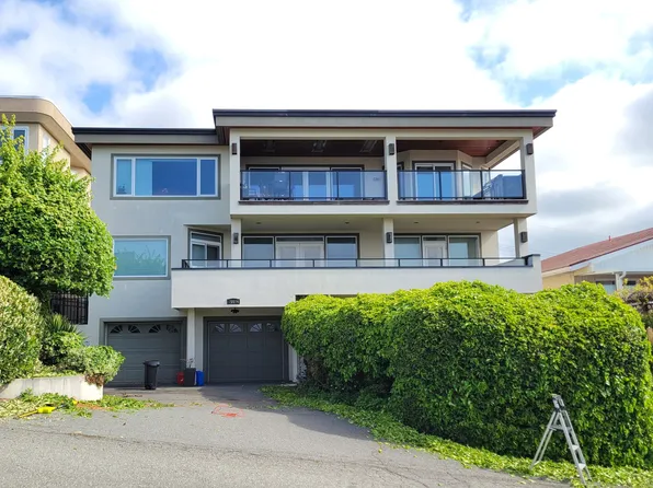15584 Semiahmoo Ave, White Rock, BC V4B 1V2