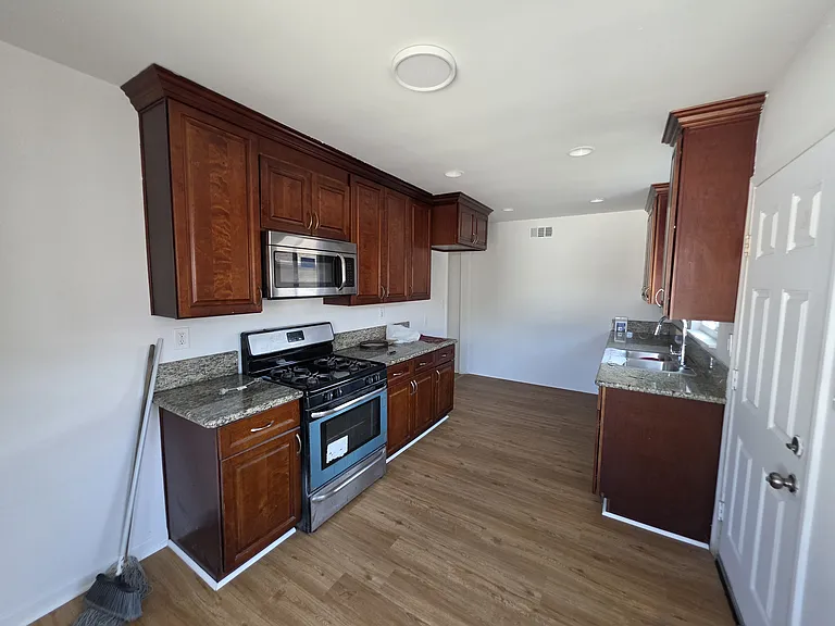 718 S Barclay Ave — Photo 5