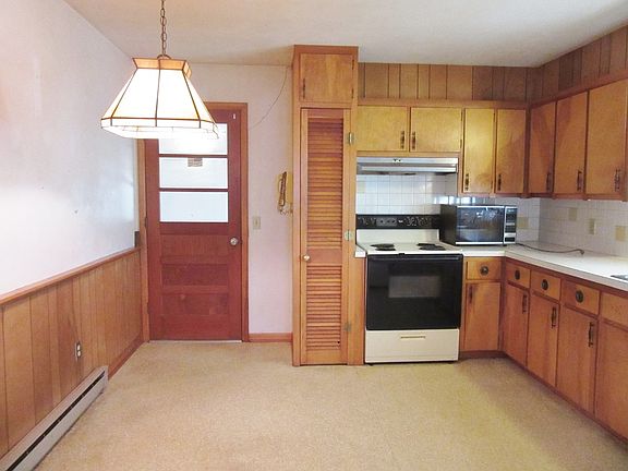 5th image of 415 E Burton St