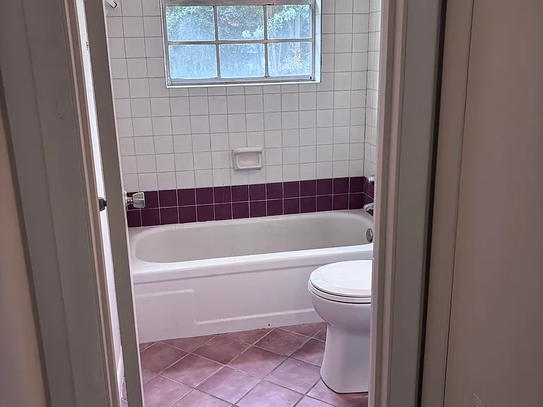 2405 Broadview Ave — Photo 8