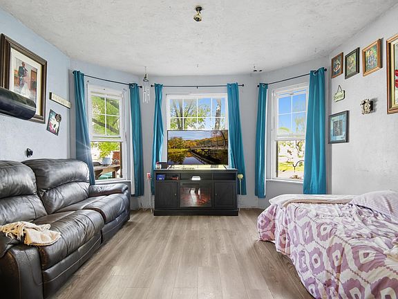 5th image of 309 Grove St