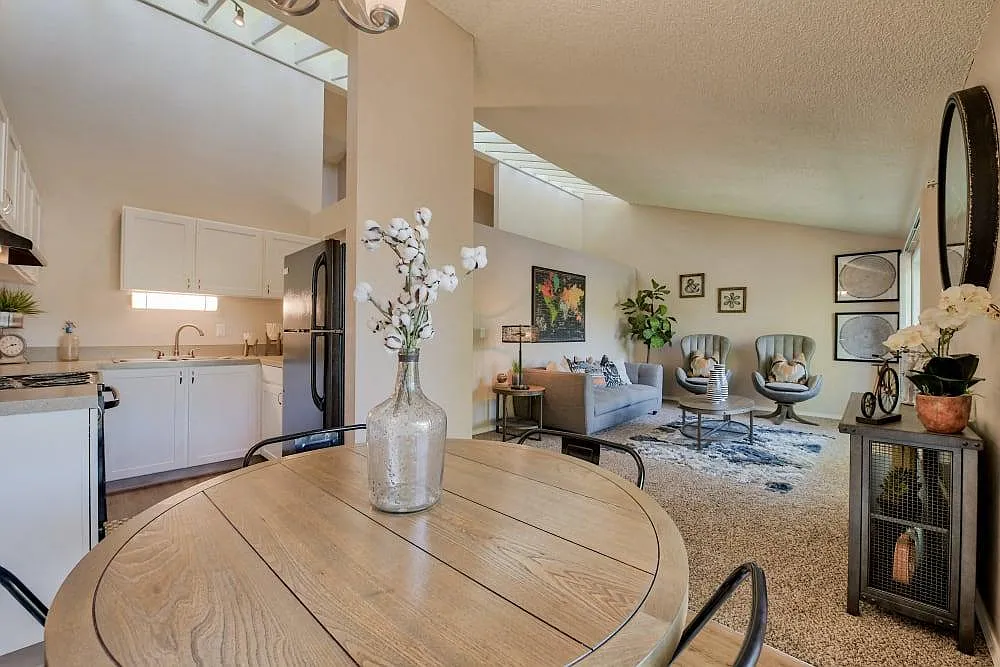Lakeside Landing Apartments — Photo 4