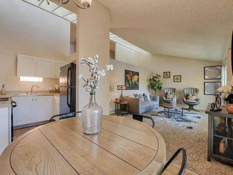 Lakeside Landing Apartments — Photo 4