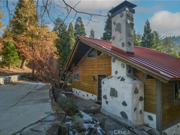 739 Bergschrund Dr, Crestline, CA 92325