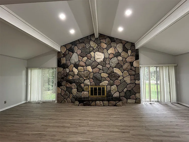 2081 Babcock Dr — Photo 6