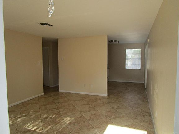 3rd image of 823 Sunrise Blvd