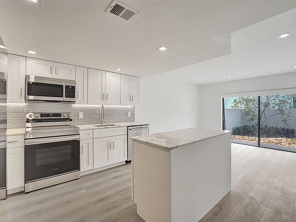 4th image of 2607 N 40th Ave #A-6