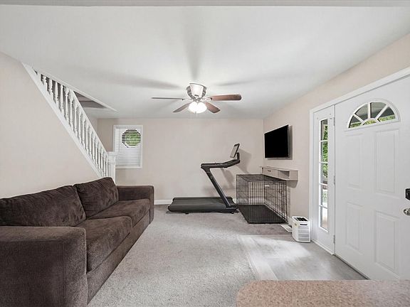 5th image of 917 Harkness Ln