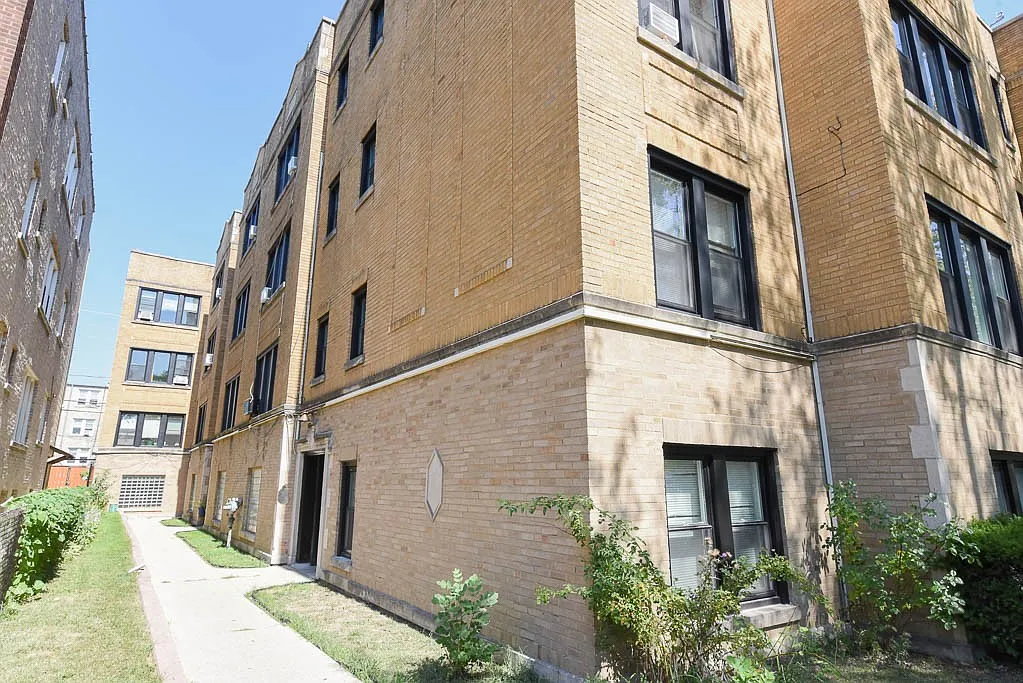 Astounding Studio, 1 Bath at Argyle + Springfield (Albany Park) — Photo 1