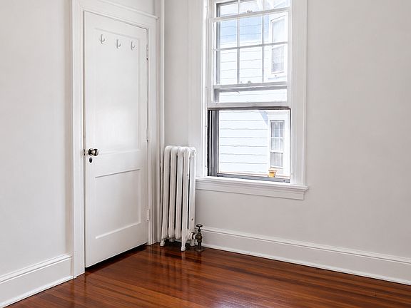 5th image of 823 Columbia St #2