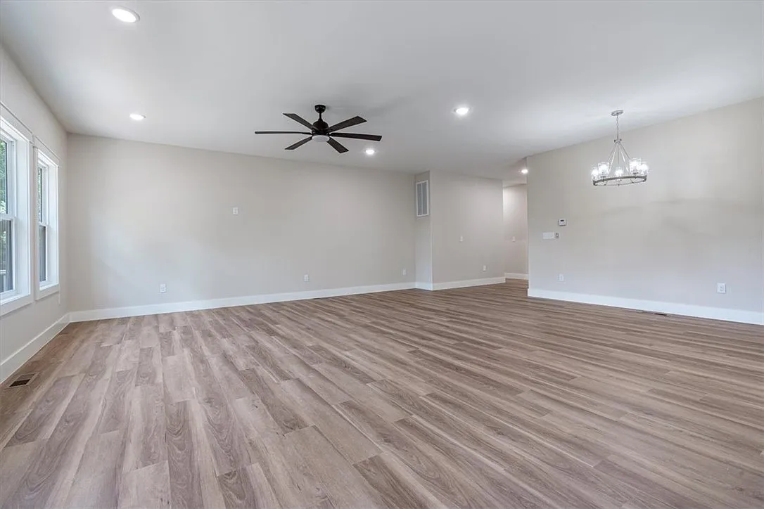 3 bed, 2.0 bath, 1890 sqft, $2,000 — Photo 4
