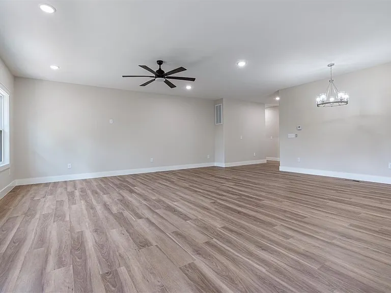 28 Fleetwood Dr — Photo 4