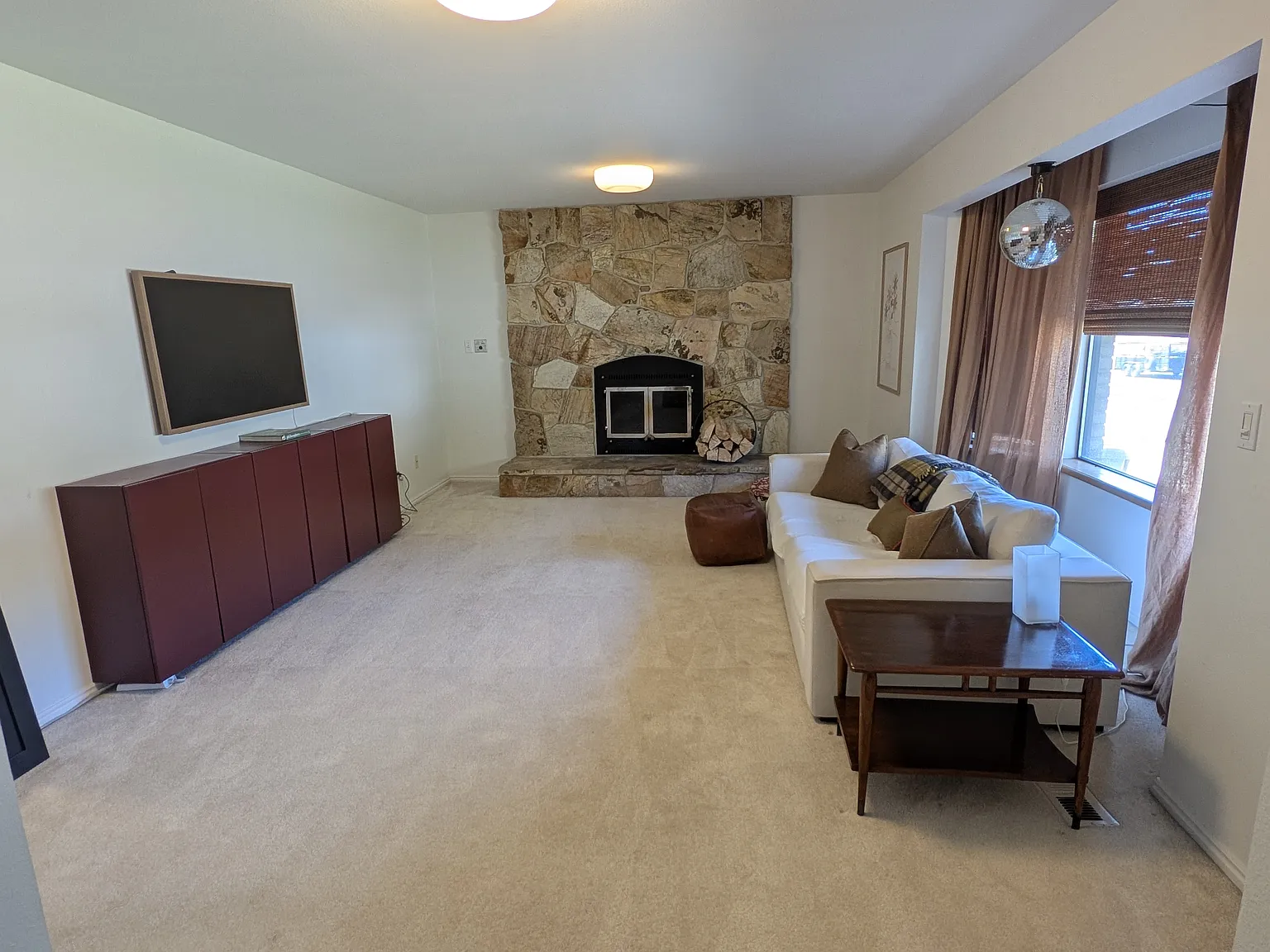 3 bed, 1728 sqft, $2,400 — Photo 3