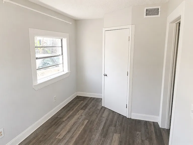 422 2nd St S #1 — Photo 2