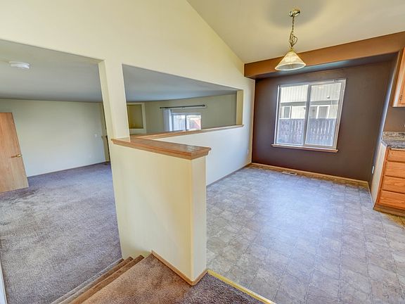 4th image of 7907 195th St E