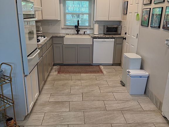 5th image of 3812 S Knoxville Ave