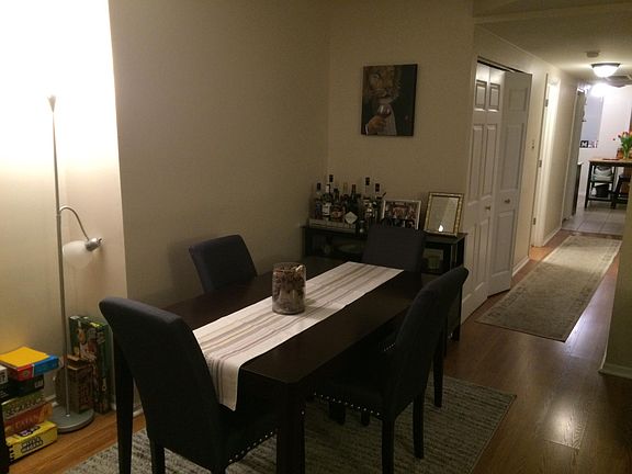 Living Room - Pic 2