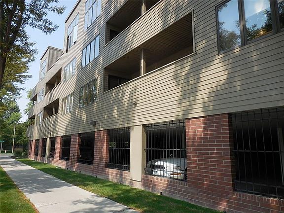 3rd image of 703 N 29th St Unit 302