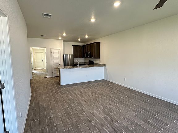 2nd image of 901 SW Itchgrass Br #B
