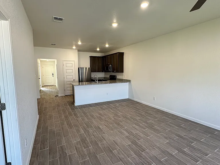 901 SW Itchgrass Br #B — Photo 2