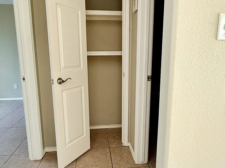 609 S Logan Dr #1 — Photo 11