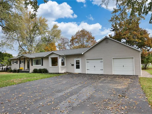 48 Rodney Dr, Honeoye Falls, NY 14472