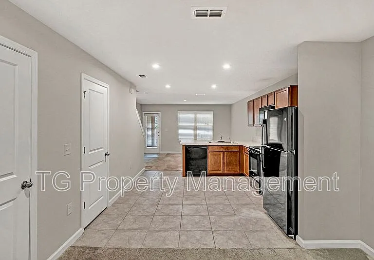 5958 Creekside Crossing Dr — Photo 4