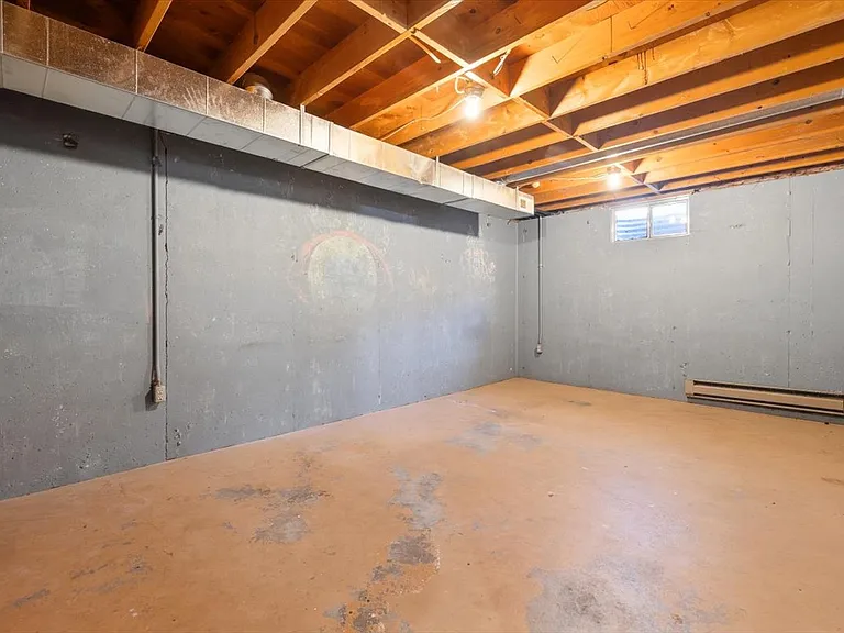 2252 Avenue C — Photo 19