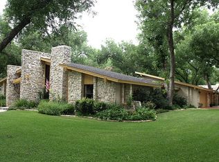 300 Meadowlakes Dr, Meadowlakes, TX 78654