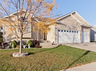 5550 Prairie Ridge Ave, Marion, IA 52302