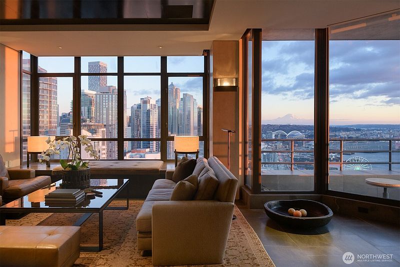 5th image of 2125 1st Avenue #3202