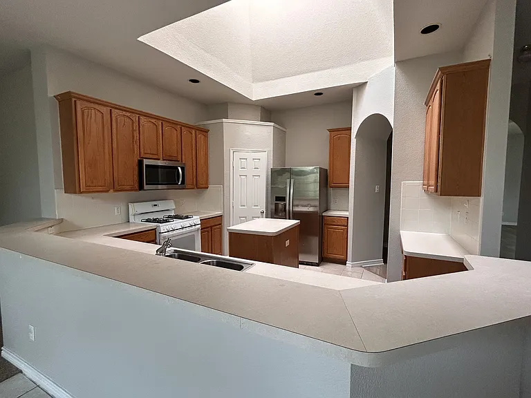 6104 Oldham Dr — Photo 15
