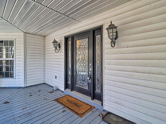 2nd image of 43 Aviary Ln