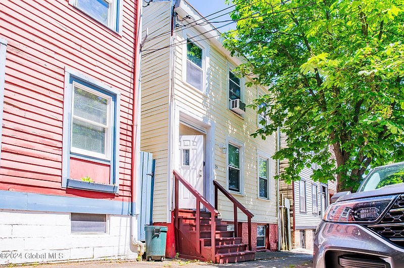 2nd image of 25 Bleecker Place