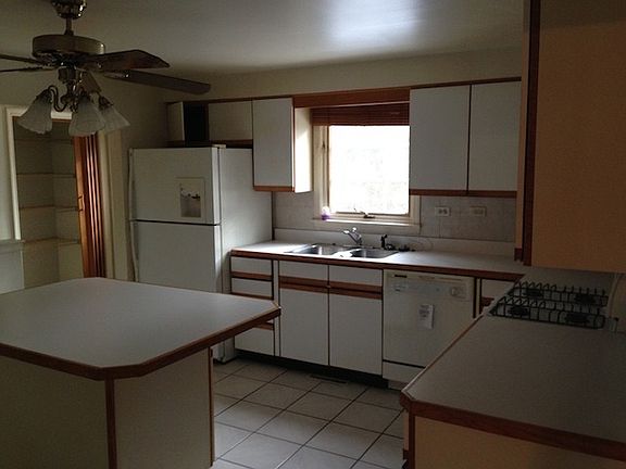 5th image of 121 Jeanette Pl
