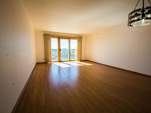 2nd image of 4655 N Cumberland Ave APT 515